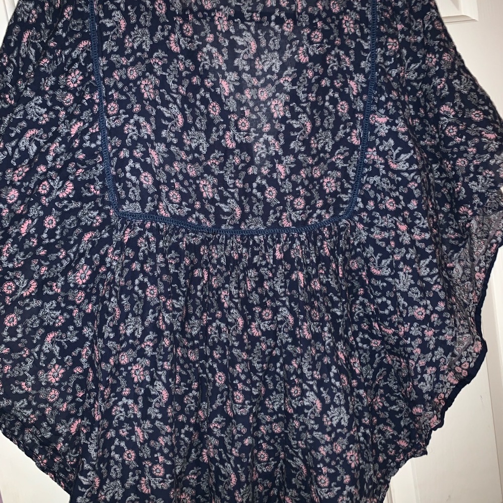Butterfly sleeves button down - Picture 2 of 6
